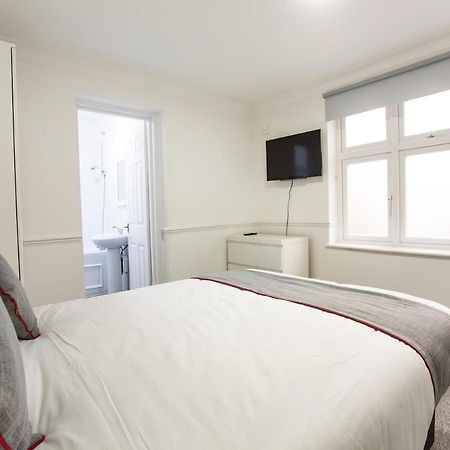 Oyo Brunel Hotel أوكسبريدج المظهر الخارجي الصورة
