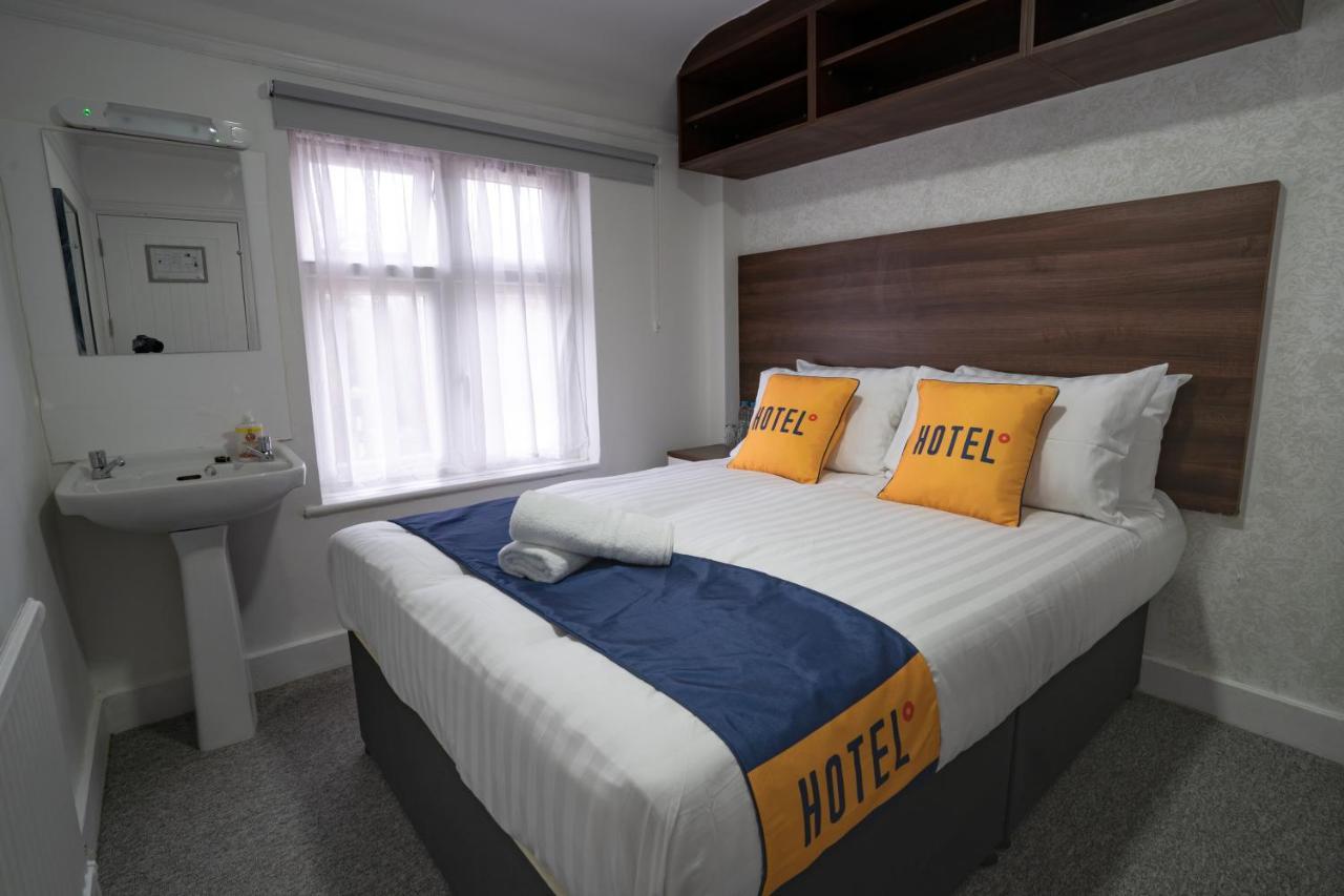 Oyo Brunel Hotel أوكسبريدج المظهر الخارجي الصورة