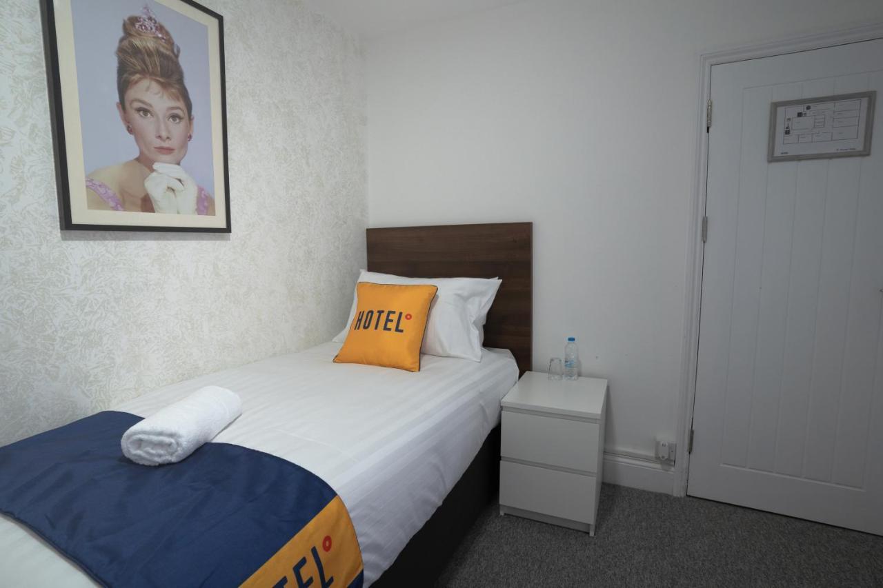 Oyo Brunel Hotel أوكسبريدج المظهر الخارجي الصورة